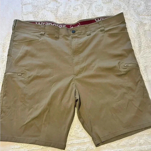 Wrangler Outdoor Mens Hiking Performance Shorts Size 48 Elastic Waist - Picture 1 of 3